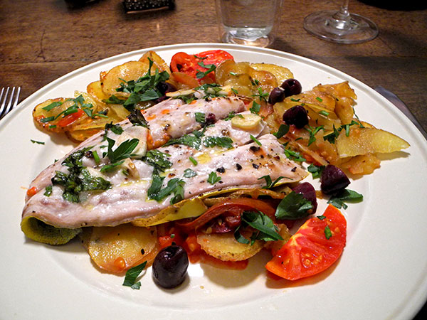 Dolphinfish_potatoes_tomatoes_olives