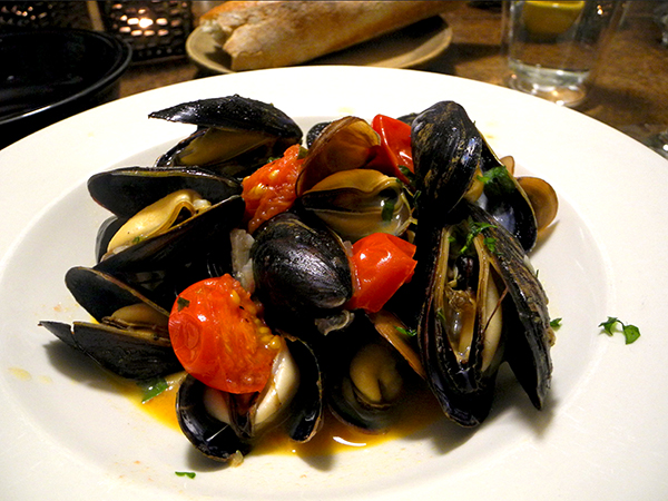 mussels_steamed_lovage_tomatoes